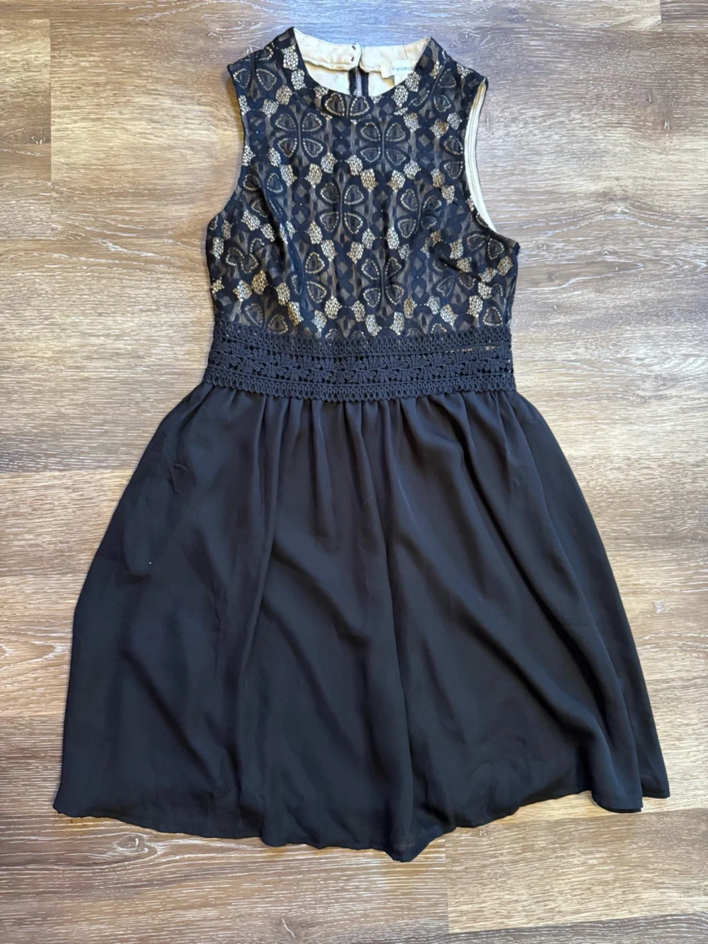 Francesca’s 2 Lace detail Women's Dresses, Sz Small